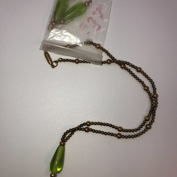 16" Gold and Green Necklace and Earring Set - Picture 3 of 4
